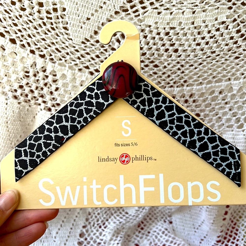 Straps by Switch Flops Black and white Giraffe print interchangeable Size small